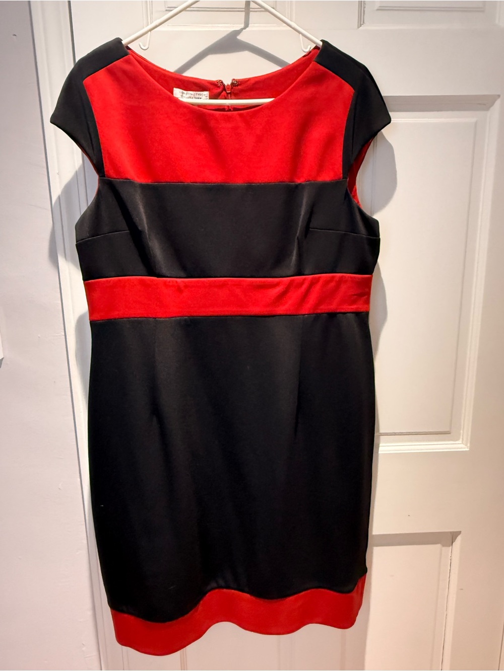 Black and Red Colorblock Cap Sleeve Sheath Dress